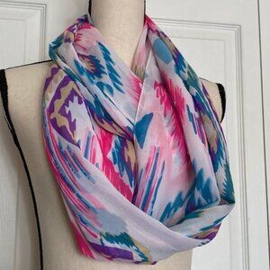 Lovely geometric infinity scarf